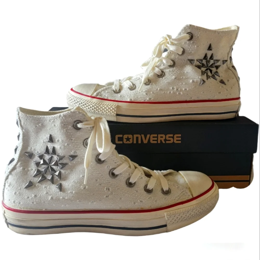 Converse White High-Top Sneakers with Star Design - Picture 1 of 7